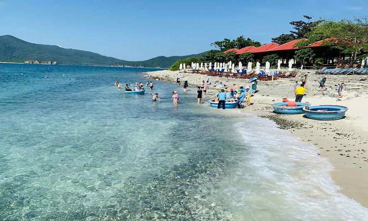 nha trang bay onboard sea coral vela vietnam travel