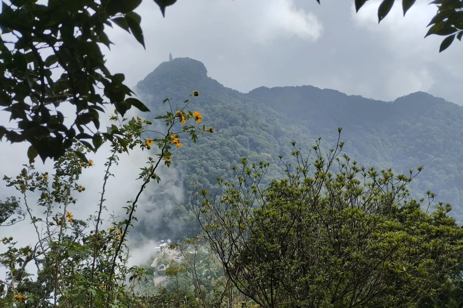 Ba Vi mountain jeep tour vela vietnam travel