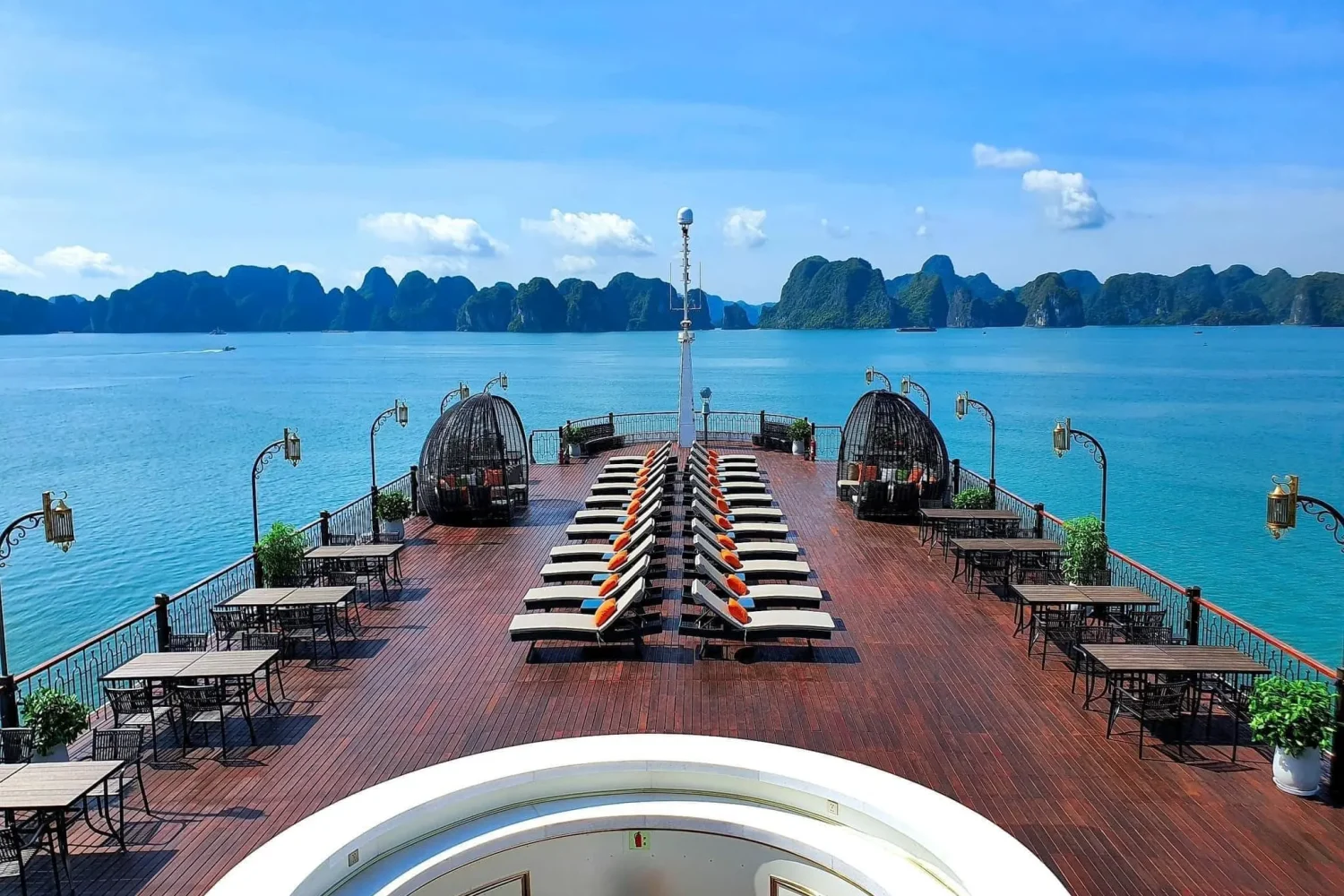 INDOCHINE-PREMIUM-CRUISE-5-halong bay vela vietnam travel
