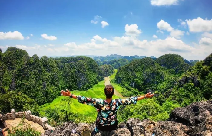 Mua-Cave-Ninh-Binh-vela-vietnam-travel