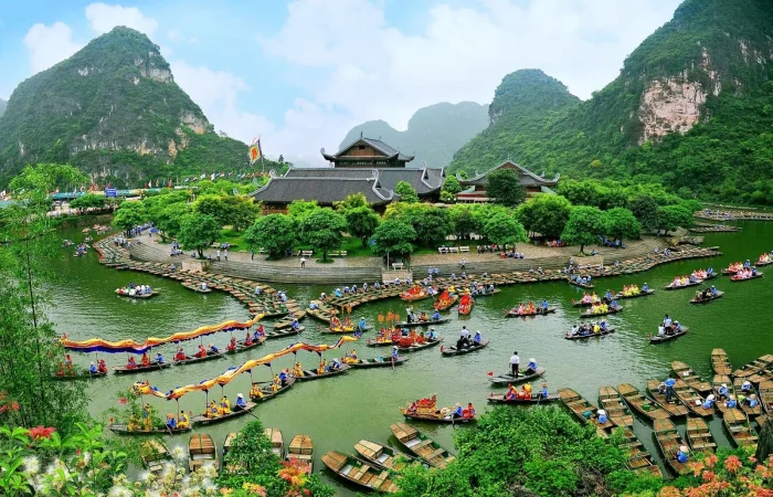 Hoa Lu – Trang An – Mua Cave vela vietnam travel