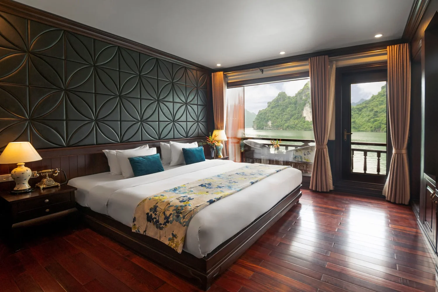best cruise lan ha bay vela vietnam travel.-Sundeck