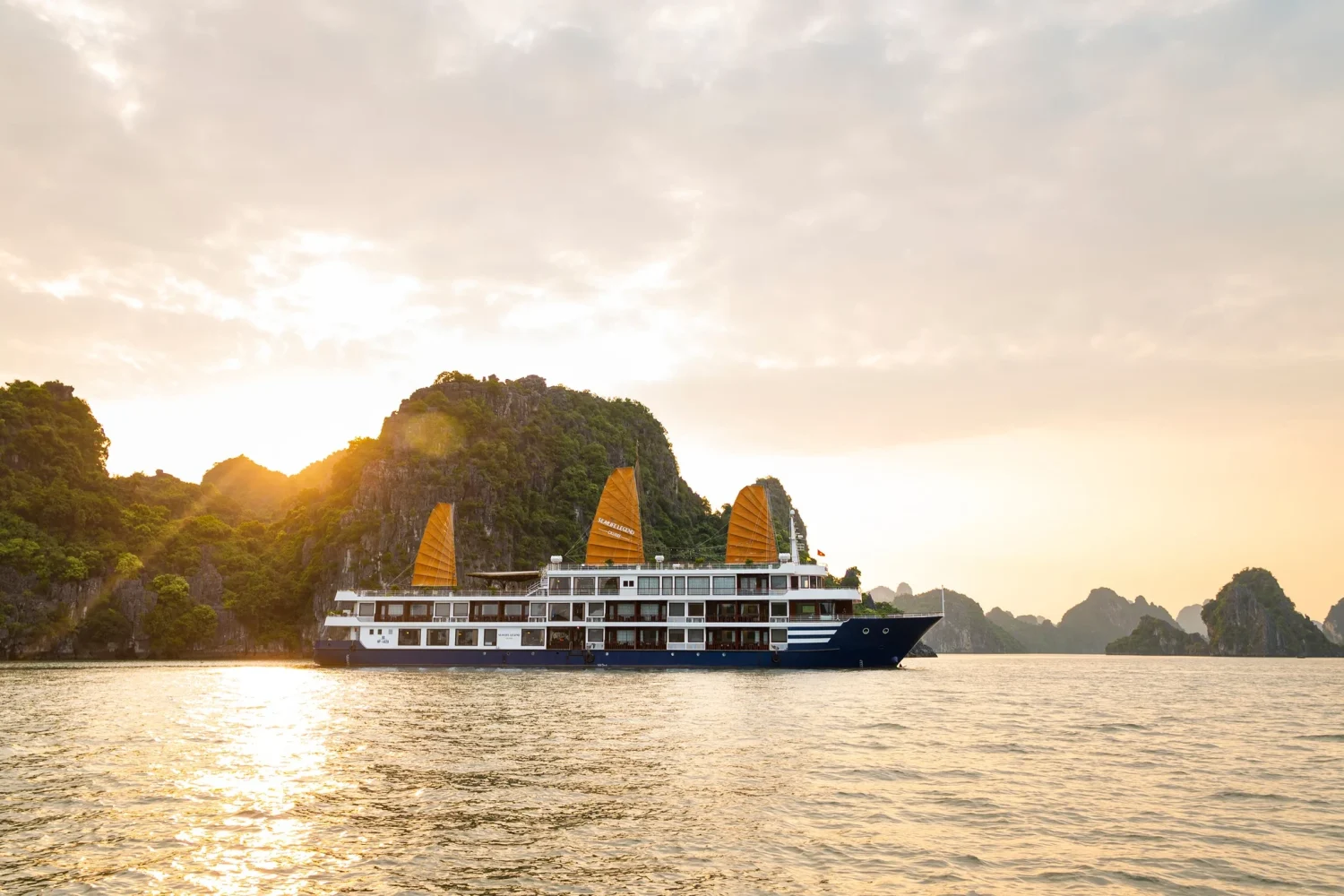 best cruise lan ha bay vela vietnam travel.-Sundeck