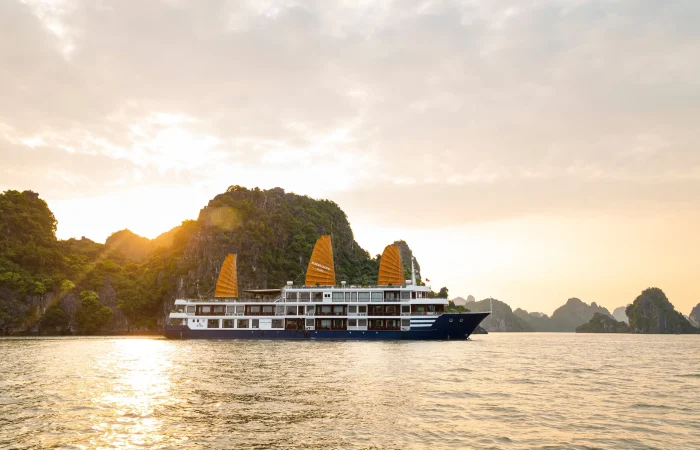 best cruise lan ha bay vela vietnam travel.-Sundeck