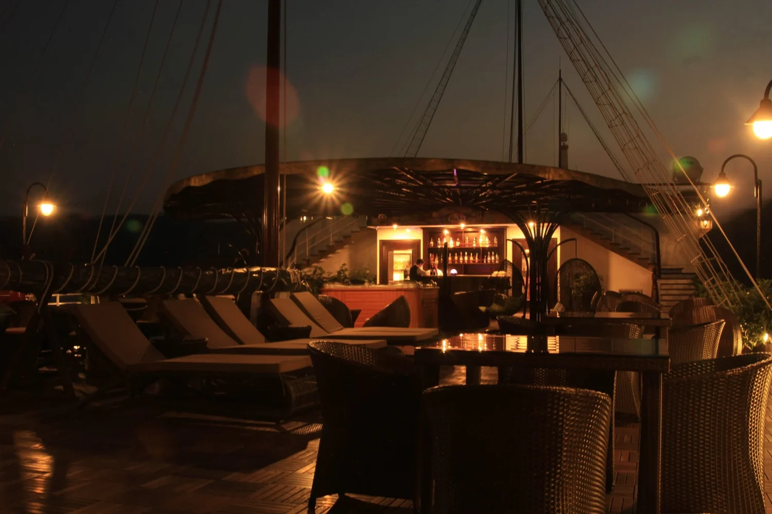 best cruise lan ha bay vela vietnam travel.-Sundeck