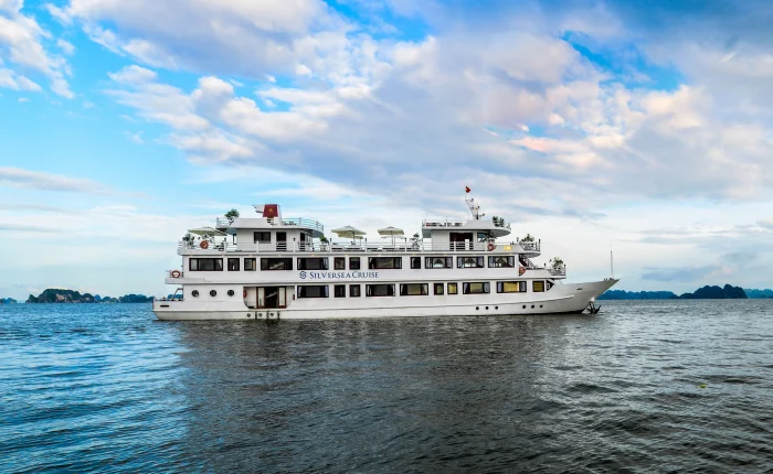 halong bay cruise vela vietnamt ravel