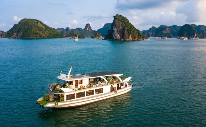halong bay daily cruise vela vietnam travel