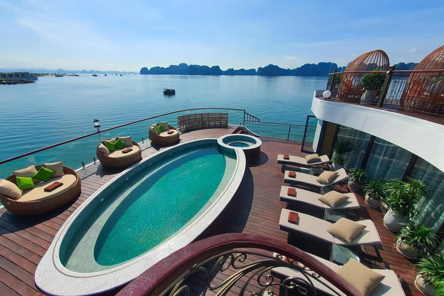 INDOCHINE-PREMIUM-CRUISE-5-halong bay vela vietnam travel