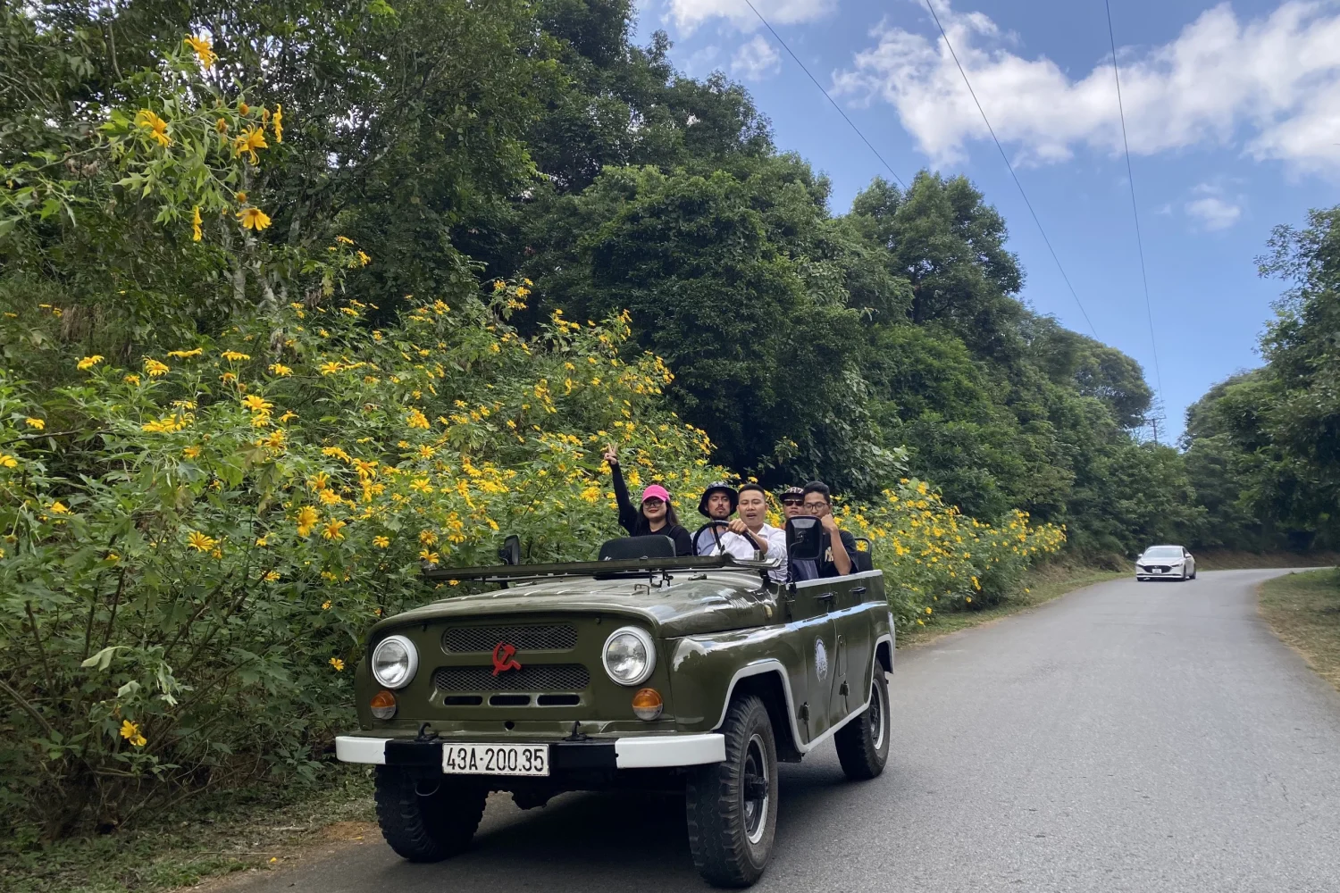 Ba Vi mountain jeep tour vela vietnam travel