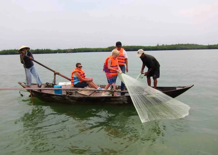 hoi an fishing and cooking class Vela Vietnam Travel