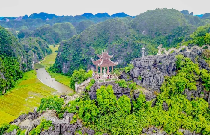 Hoa Lu – Trang An – Mua Cave vela vietnam travel