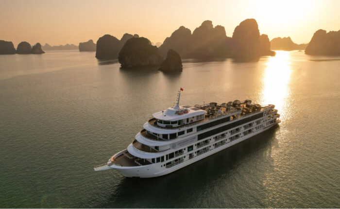 Ambassador-Day-Cruise Vela Vietnam Travel